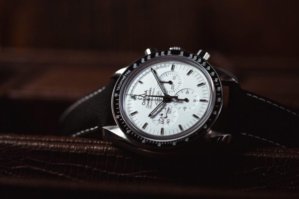 Silver Snoopy OMEGA - on its side in a leather box 