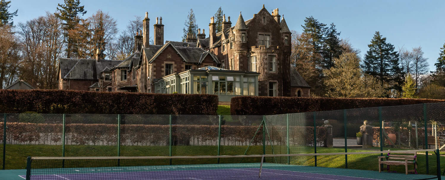 Tennis court in front of a castle